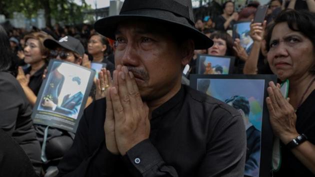 Royalists pay their respect during a funeral rehearsal near the Grand Palace. The funeral of King Bhumibol who died on October 13 last year after seven decades on the throne, is also a time of uncertainty for some Thais, said a Thailand-based analyst, who declined to be identified because of sensitivities around the monarchy. (Athit Perawongmetha / REUTERS) Royalists pay their respect during a funeral rehearsal near the Grand Palace. The funeral of King Bhumibol who died on October 13 last year after seven decades on the throne, is also a time of uncertainty for some Thais, said a Thailand-based analyst, who declined to be identified because of sensitivities around the monarchy. (Athit Perawongmetha / REUTERS)