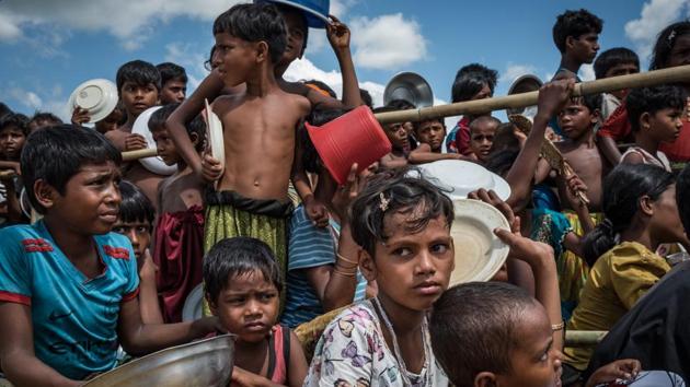Rohingya refugee children line up for food outside Cox’s Bazaar in Bangladesh. (NYT Photo) Rohingya refugee children line up for food outside Cox’s Bazaar in Bangladesh. (NYT Photo)