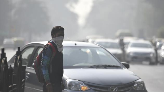 In November 2016, Delhi saw its worst spell of smog in 17 years.(Raj K Raj/HT FILE)