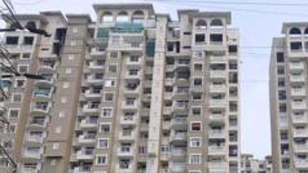 Amrapali Group Silicon City in Noida. A bench headed by Chief Justice Dipak Misra issued a notice to the company and sought its reply within two weeks on a plea filed by Amrapali Silicon City Flat Owners Welfare Society. (Sunil Ghosh/HT File Photo) Amrapali Group Silicon City in Noida. A bench headed by Chief Justice Dipak Misra issued a notice to the company and sought its reply within two weeks on a plea filed by Amrapali Silicon City Flat Owners Welfare Society. (Sunil Ghosh/HT File Photo)
