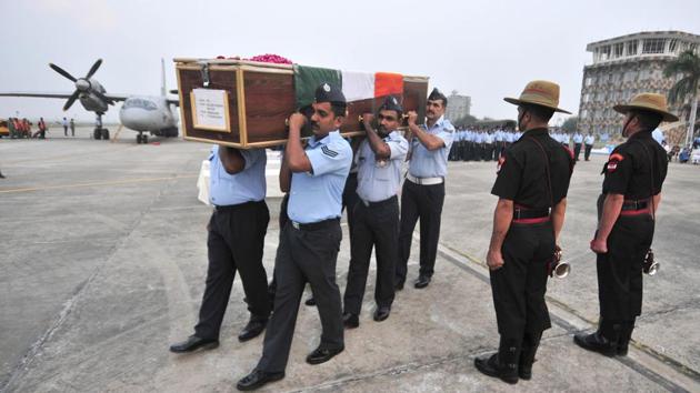 Indian Airforce Jawans carry the coffin of Guard Commando CPL Nilesh Kumar Nayan after his mortal remains were brought to the Airforce Station in Chandigarh. (Ravi Kumar / HT Photo)