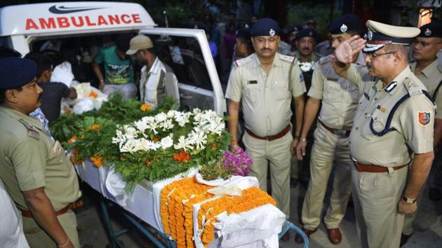 Police personnel pay homage to slain police officer Amitava Malik, who was killed during a gunfight between West Bengal police and Gorkha Janamukti Morcha (GJM) supporters in Darjeeling, in Siliguri on October 13, 2017.(AFP)