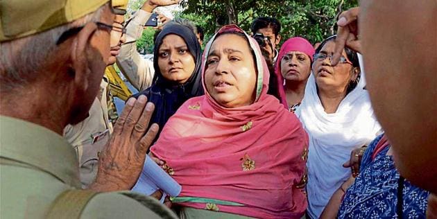 Missing JNU student Najeeb's mother during a protest near the CBI office in New Delhi on Friday.(PTI)