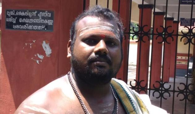 Dalit priest P C Manoj at the Mahadeva Temple in Arakkapady in Ernakulam district of Kerala.(HT Photo)
