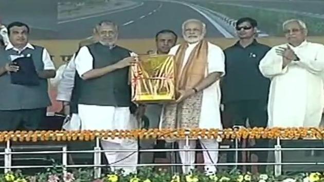 Prime Minister Narendra Modi flanked by chief minister Nitish Kumar and deputy chief minister Sushil Kumar Modi and Union minister Nitin Gadkari at Mokama, Bihar, on Saturday. (ANI Twitter) Prime Minister Narendra Modi flanked by chief minister Nitish Kumar and deputy chief minister Sushil Kumar Modi and Union minister Nitin Gadkari at Mokama, Bihar, on Saturday. (ANI Twitter)