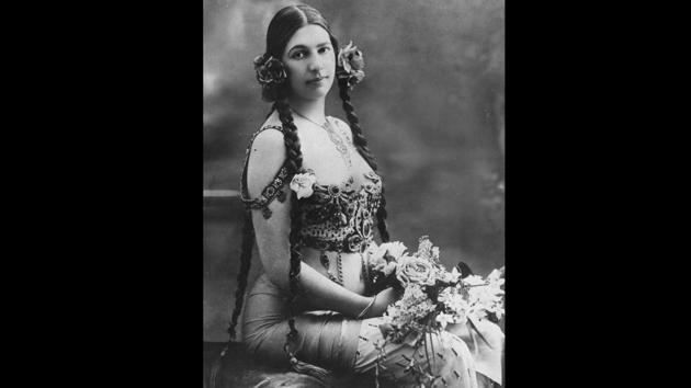 Penniless in Paris, the tall beauty reinvented herself, becoming a dancer in a striptease act and taking the name ‘Mata Hari’, Indonesian for ‘Eye of the Day’, apparently a reference to the sun. (Keystone / Getty Images)