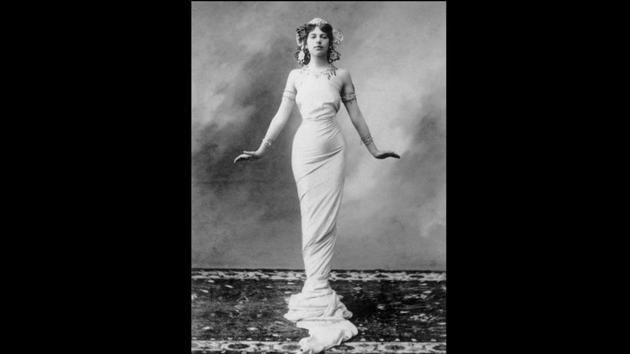 By 1914, however, her popularity was waning. She became a call girl in Paris, entertaining ministers and becoming known for her extravagant parties. Broke, due to her lavish lifestyle, in 1916 she accepted an offer from a German diplomat to pay off her debts if she spied on France. (Keystone / Getty Images)