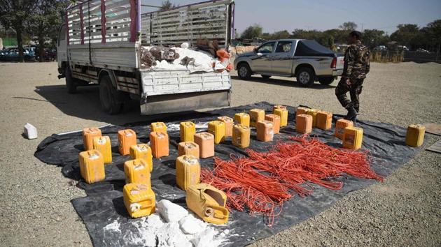 An Afghan security force personnel walks next to containers filled with explosive material after presenting it to the media at the National Directorate of Security (NDS) headquarters in Kabul on October 15, 2017. (AFP Photo) An Afghan security force personnel walks next to containers filled with explosive material after presenting it to the media at the National Directorate of Security (NDS) headquarters in Kabul on October 15, 2017. (AFP Photo)
