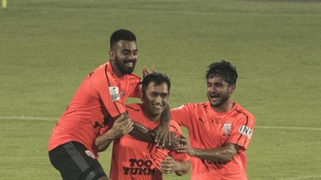 MS Dhoni curled over the opposition wall a perfectly taken free-kick, which with filmstars’ goalkeeper Mark Robinson had no answer. He scored another goal . (Satish Bate/HT Photo)