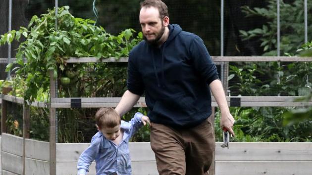 Freed Canadian hostage Joshua Boyle and one of his children walk outside the Boyle's family home in Smiths Falls, Ontario, Canada, on October 14, 2017. (AFP Photo) Freed Canadian hostage Joshua Boyle and one of his children walk outside the Boyle's family home in Smiths Falls, Ontario, Canada, on October 14, 2017. (AFP Photo)