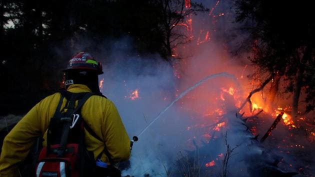 Firefighters battle a wildfire near Santa Rosa, California, US, October 14, 2017. (REUTERS)