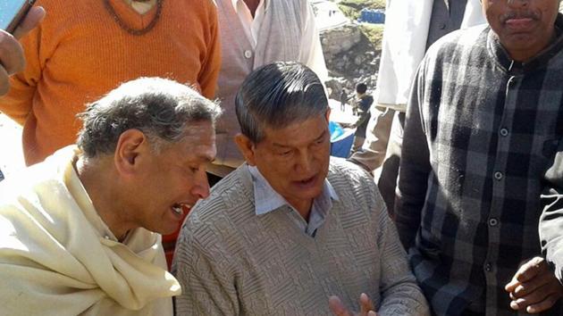 Former chief minister Harish Rawat interacts with people at Kedarnath on Sunday. (HT Photo) Former chief minister Harish Rawat interacts with people at Kedarnath on Sunday. (HT Photo)