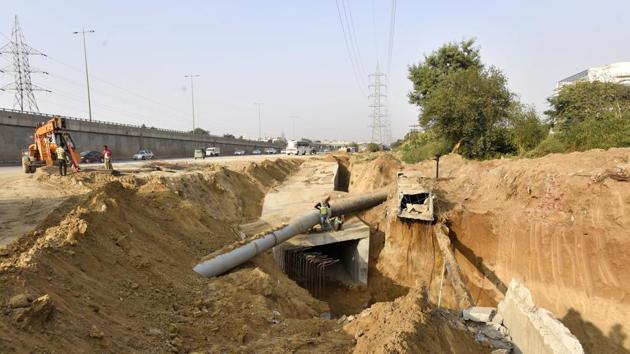 Gurgaon, India - Oct. 15, 2017: NHAI starts construction near Iffco Chowk for laying high transmission wires underground, in Gurgaon, India, on Sunday, October 15, 2017. (Photo by Sanjeev Verma/ Hindustan Times) (Sanjeev Verma/HT PHOTO) Gurgaon, India - Oct. 15, 2017: NHAI starts construction near Iffco Chowk for laying high transmission wires underground, in Gurgaon, India, on Sunday, October 15, 2017. (Photo by Sanjeev Verma/ Hindustan Times) (Sanjeev Verma/HT PHOTO)