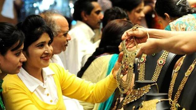 Dhanteras is marked by buying of jewellery and metal utensils to symbolise prosperity. (HT file photo) Dhanteras is marked by buying of jewellery and metal utensils to symbolise prosperity. (HT file photo)