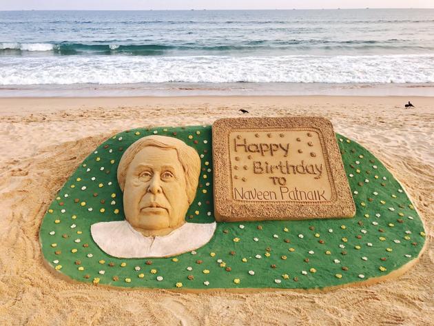 Internationally acclaimed sand artist Sudarsan Pattnaik wished the Odisha chief minister with a sand art on the Puri sea beach. (@sudarsansand) Internationally acclaimed sand artist Sudarsan Pattnaik wished the Odisha chief minister with a sand art on the Puri sea beach. (@sudarsansand)
