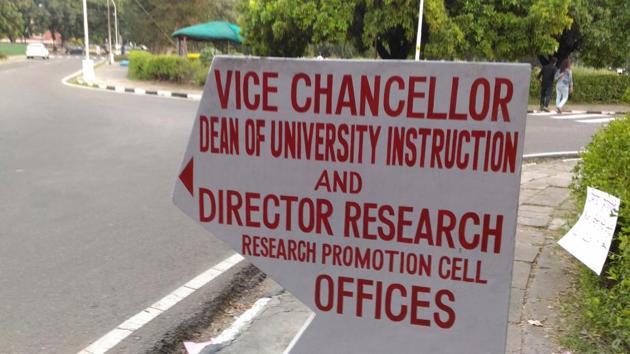 A sign board in English at Panjab University, Chandigarh.(Anil Dayal/HT)