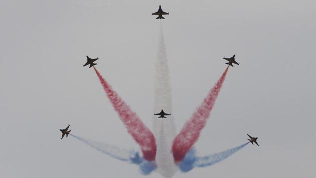South Korean Air Force's Black Eagles aerobatic team performs during the press day of the 2017 Seoul International Aerospace and Defense Exhibition at Seoul Airport in Seongnam, South Korea on October 16. (AP) South Korean Air Force's Black Eagles aerobatic team performs during the press day of the 2017 Seoul International Aerospace and Defense Exhibition at Seoul Airport in Seongnam, South Korea on October 16. (AP)