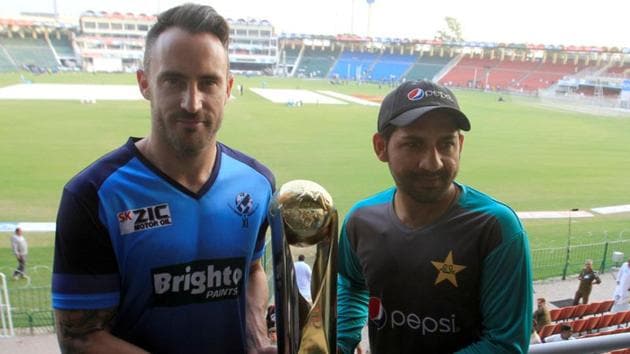 Sarfraz Ahmed of Pakistan and International World XI captain Faf du Plessis hold the Independence Cup Trophy at the Gaddafi Cricket Stadium in Lahore on September 11, 2017. Sri Lanka are scheduled to play a T20 match in Lahore vs Pakistan on October 29. (REUTERS) Sarfraz Ahmed of Pakistan and International World XI captain Faf du Plessis hold the Independence Cup Trophy at the Gaddafi Cricket Stadium in Lahore on September 11, 2017. Sri Lanka are scheduled to play a T20 match in Lahore vs Pakistan on October 29. (REUTERS)