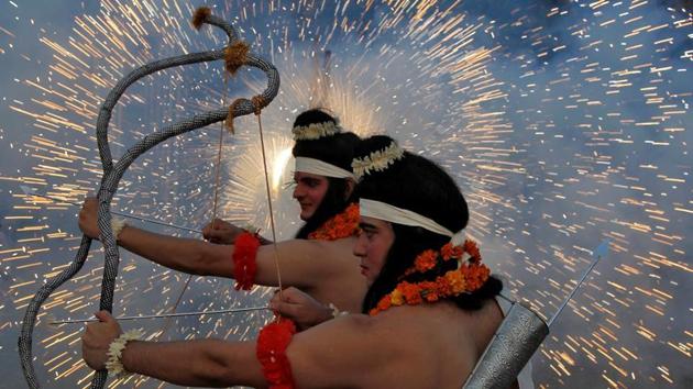 Artists dressed as Hindu gods Ram and Laxman act as fireworks explode during Dussehra celebrations.(REUTERS FILE PHOTO/REPRESENTATIVE) Artists dressed as Hindu gods Ram and Laxman act as fireworks explode during Dussehra celebrations.(REUTERS FILE PHOTO/REPRESENTATIVE)