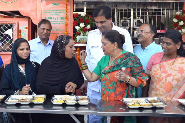 Raje Flags Off Second Phase Of Annapurna Kitchen In Ajmer Hindustan Times 