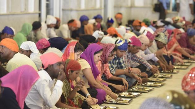 The Sikh community has served free meals to people in times of crises, such as aid for the Rohingyas as well as the protesting farmers from Tamil Nadu in New Delhi’s Bangla Sahib Gurudwara itself. (Raj K Raj / HT Photo)