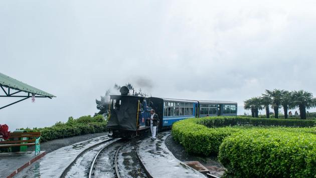 The ‘toy train’ service, which earned the UNESCO World Heritage tag in 1999, is a big attraction to tourists who flock to this eastern hill town from all over the world. (Shutterstock) The ‘toy train’ service, which earned the UNESCO World Heritage tag in 1999, is a big attraction to tourists who flock to this eastern hill town from all over the world. (Shutterstock)