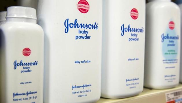 Bottles of Johnson & Johnson baby powder line a drugstore shelf in New York October 15, 2015. (Reuters File Photo) Bottles of Johnson & Johnson baby powder line a drugstore shelf in New York October 15, 2015. (Reuters File Photo)