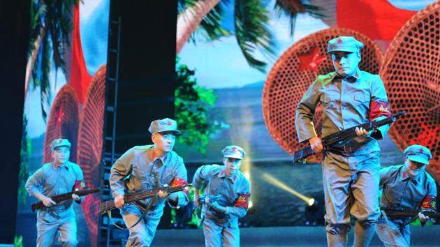 Staff members of the Huaibei Mining Group dressed in Red Army uniforms perform to welcome the upcoming 19th Party Congress in Huaibei in China's eastern Anhui province.(AFP)