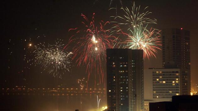 Last year’s festive season triggered the worst smog in 17 years, forcing the Delhi government to shut down schools and construction sites.(HT File Photo) Last year’s festive season triggered the worst smog in 17 years, forcing the Delhi government to shut down schools and construction sites.(HT File Photo)