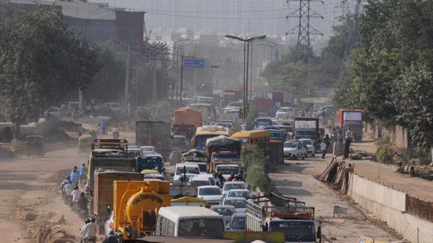 Traffic jam at Sector 10A Chowk. (Parveen Kumar/HT Photo) Traffic jam at Sector 10A Chowk. (Parveen Kumar/HT Photo)