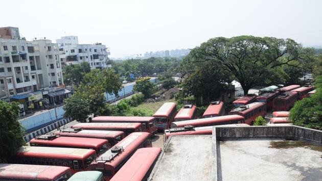 ST bus workers’ demands include implementation of Seventh Pay Commission and 25 per cent interim hike. (HT PHOTO) 