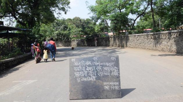 A board at PCMC ST bus depot requests passengers to cooperate with the strike and is duly signed by the manager of PCMC Bus Depot. (HT PHOTO) 