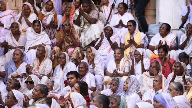 Over 500 widows from different ashrams in Vrindavan along with local residents attended the grand ceremony, which was possible due to the intervention of Dr. Bindeshwar Pathak of Sulabh International. (Burhaan Kinu / HT Photo)