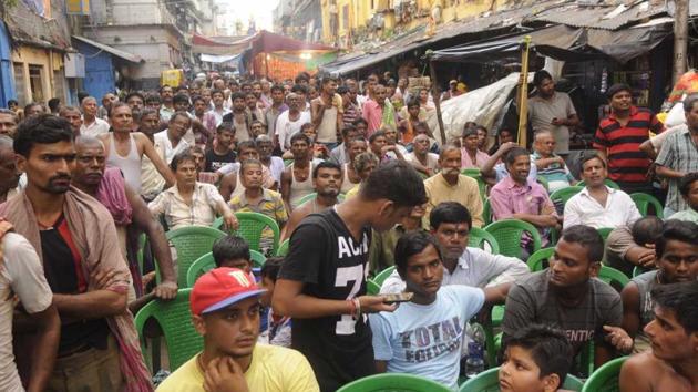 The busy Mirbahar Chart Street was cut off for traffic as the ring was prepared and hundreds of chairs placed on the road for the competition that went on between 1 and 4 pm. (Samir Jana / HT Photo)