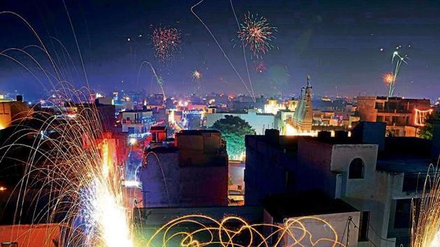 The bursting of firecrackers also leads to smog which is not only injurious to health but also obstructs the vision and causes accidents.(HT File) The bursting of firecrackers also leads to smog which is not only injurious to health but also obstructs the vision and causes accidents.(HT File)