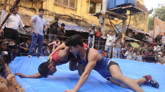 Wrestlers took part in a one-day competition on Wednesday, October 18 at Rajakatra of Burrabazar, which is the trading hub of the city and perhaps its busiest area. The tournament is organised by Burrabazar Bayam Samity every year either on Diwali or the day before. This is the 51st year of the competition. (Samir Jana / HT Photo)