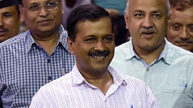Delhi chief minister Arvind Kejriwal with deputy chief minister Manish Sisodia and health minister Satyendra Kumar Jain in New Delhi. The AAP is limbering up for a fight in Gujarat, where the BJP faces multi-term anti-incumbency and where the Congress has been out of power since 1995.(Sonu Mehta/HT Photo)