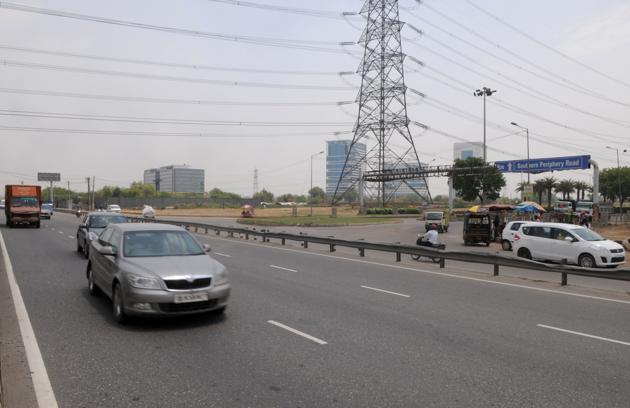 The CPR project hit a roadblock about two months ago when Haryana Vidyut Prasaran Nigam (HVPN) refused to shift electricity lines and poles falling in the alignment of the CPR between the last point of the Northern Peripheral Road (NPR) near Sector 88 and NH, near Kherki Daula toll plaza.(Parveen Kumar/HT FILE)