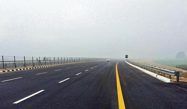 Commuters would have to get down from the expressway near Arol interchange and travel for around 6 kilometer on road leading to Kanpur and then take the left turn and head for Billor-Bangarmau Road. Commuters would have to get down from the expressway near Arol interchange and travel for around 6 kilometer on road leading to Kanpur and then take the left turn and head for Billor-Bangarmau Road.