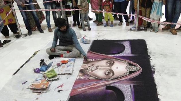 The rangoli was created by an artist at Rahul Raj Mall in Umra area on October 15, 2017.(Twitter)