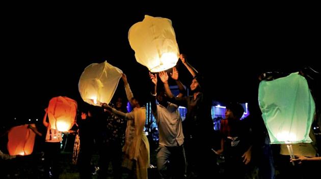 People release sky lanterns (hot air balloons) to celebrate Diwali in Howrah district of West Bengal. (PTI)