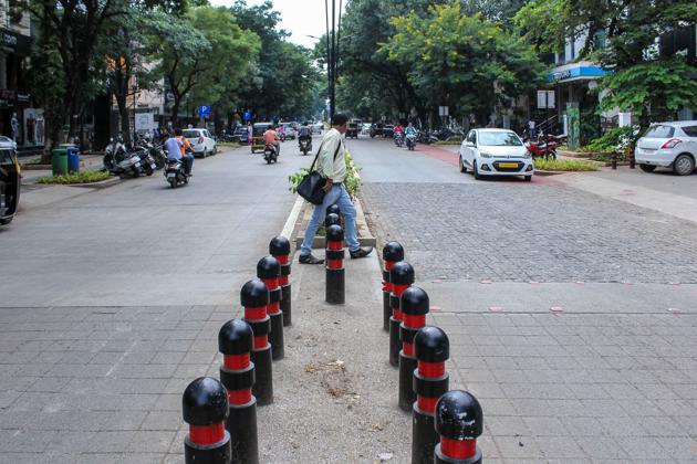 The recently beautified footpath, between Bremen chowk and Parihar chowk, as part of the Aundh Smart City project.(Sanket Wankhade/HT PHOTO) The recently beautified footpath, between Bremen chowk and Parihar chowk, as part of the Aundh Smart City project.(Sanket Wankhade/HT PHOTO)