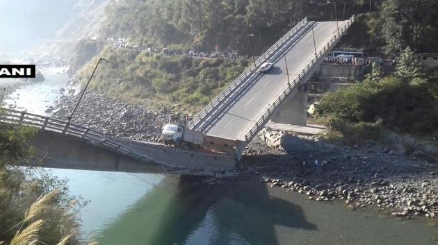 Six Injured As Bridge Collapses In Himachal Pradesh | Latest News India ...