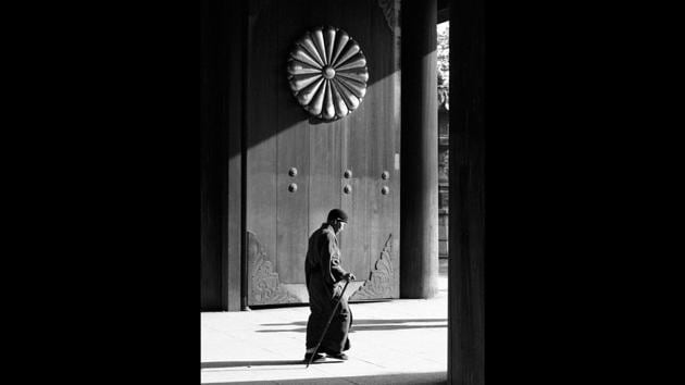‘Japan,’ 1954. According to Luis Toblo, ‘His (Suárez) journey to Japan and the long time he spent there was, actually, an escape from solitude, to the essence of being.’ (José Suárez)