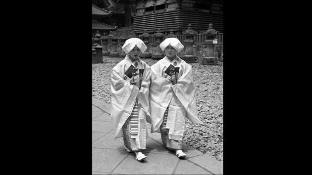 Suárez was a keen observer of Japanese culture. He wrote later, ‘The place where I felt closest to Galicia was in Japan, on the day I saw a little girl running down a path that resembled a corredoira.’ (José Suárez)