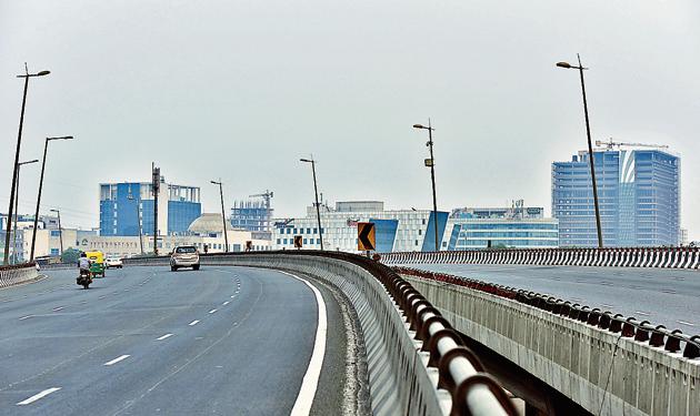 City roads are likely to draw less traffic till Monday when residents will return to work. (Sanjeev Verma/HT PHOTO) City roads are likely to draw less traffic till Monday when residents will return to work. (Sanjeev Verma/HT PHOTO)