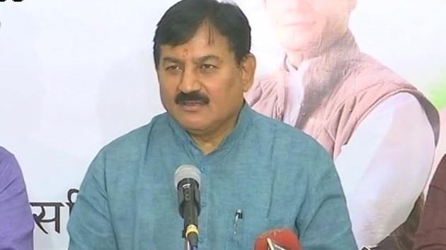 Gujarat Pradesh Congress committee president Bharatsinh Solanki at a press conference on Saturday.(ANI/Twitter)