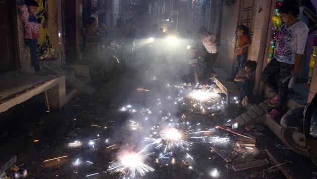 People burst crackers on Diwali despite the Supreme Court ban in New Delhi on Thursday. (Sonu Mehta/HT Photo) People burst crackers on Diwali despite the Supreme Court ban in New Delhi on Thursday. (Sonu Mehta/HT Photo)
