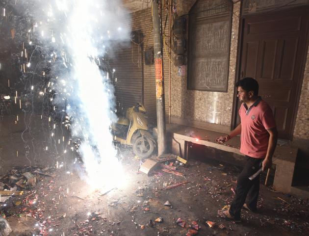 Hospitals in Delhi received fewer and less severe burn injury patients this year on Diwali. (HT Photo)