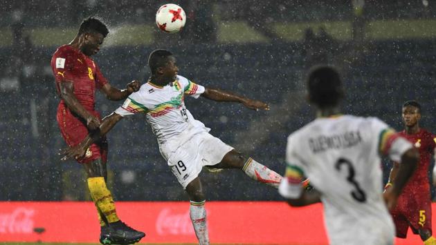 Ghana’s Midfielder Kudus Mohammad (L) vies with Mali’s forward Lassana Ndiaye (R). (AFP)